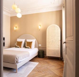 Le Pre-Saint-Gervais Apartment | Elegant air-conditioned apartment with separate bedroom