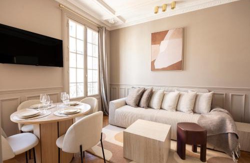 Le Pre-Saint-Gervais Apartment | Elegant air-conditioned apartment with separate bedroom