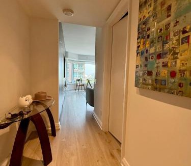 Bloor-Yorkville Apartment | Elegant and Charm Superior Suite Yorkville Toronto