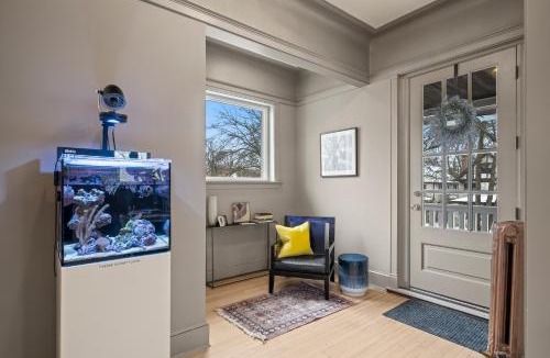 Rogers Park Apartment | Elegant and Chic 2Bed 2Bath steps from the lake!