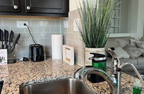 San Antonio House | Elegant and cozy 3 bedroom/2 full bath new home