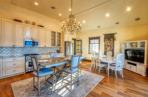 Ardenvoir House | Elegant and Cozy Residence on a 7 Acre Vineyard in the Heart of Wine Country