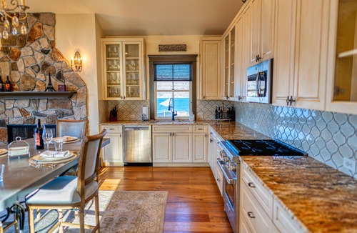 Ardenvoir House | Elegant and Cozy Residence on a 7 Acre Vineyard in the Heart of Wine Country