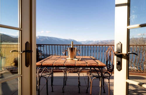Ardenvoir House | Elegant and Cozy Residence on a 7 Acre Vineyard in the Heart of Wine Country