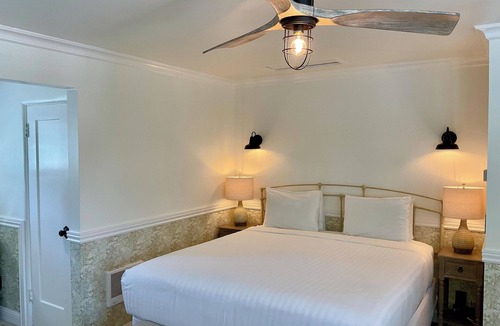 Golden Rectangle House | Elegant and spacious oceanview suites