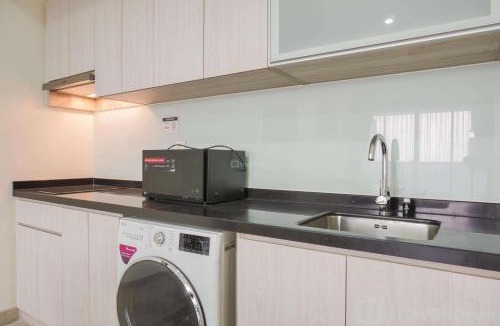 Cikini Apartment | Elegant and Spacious 3BR Menteng Park Apartment By Travelio