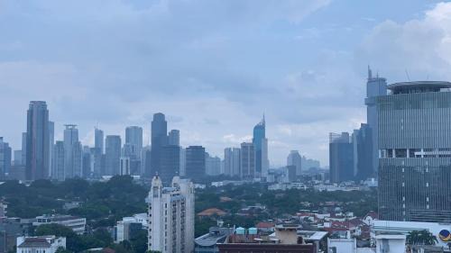 Cikini Apartment | Elegant and Spacious 3BR Menteng Park Apartment By Travelio