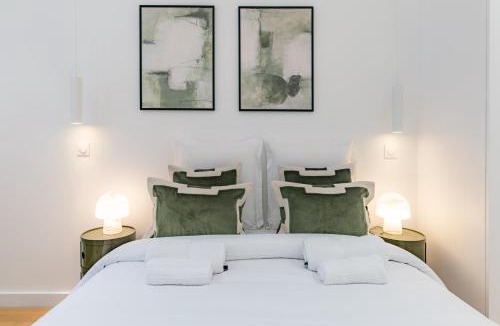 Porte-Dauphine Apartment | Elegant and Spacious 4-Bedroom Apartment in Paris 16th