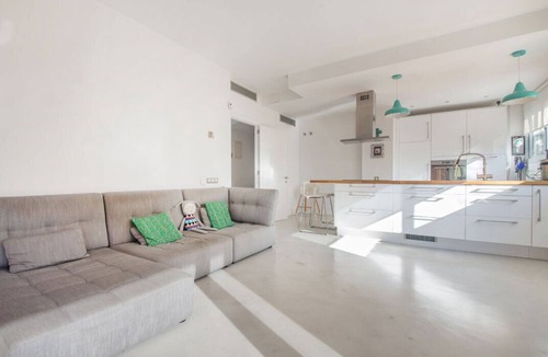 Sant Adria de Besos Apartment | Elegant apartment on the beach Forum