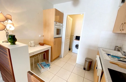Les Sables d'Olonne Apartment | Elegant Apartment with Garage – 400m from Beach