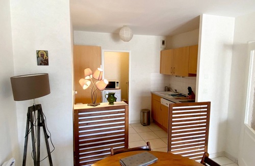 Les Sables d'Olonne Apartment | Elegant Apartment with Garage – 400m from Beach