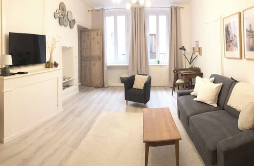 Tournon-sur-Rhone Apartment | Elegant apartment in the center of Tournon sur Rhône