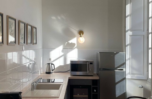 Semur-en-Auxois Apartment | Elegant Apartment in a 17th-Century Mansion with AC – Heart of Semur-en-Auxois