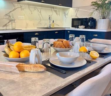 Meaux Apartment | Elegant Apartment - 20 min Disney - Free Parking