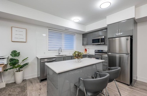 Niagara Falls House | Elegant Apartment, 5mins from the Falls