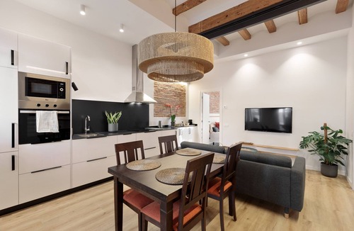 El Poble-sec Apartment | Elegant Apartment in Poble Sec