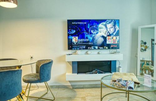 Arcegno Apartment | Elegant apartment with pool and parking