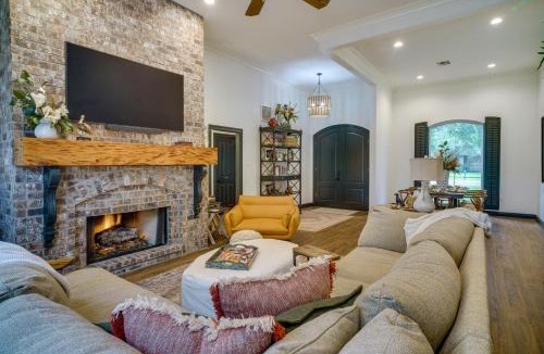 Highlands - Perkins House | Elegant Baton Rouge Home w/Yard ~ 3 Mi to LSU!