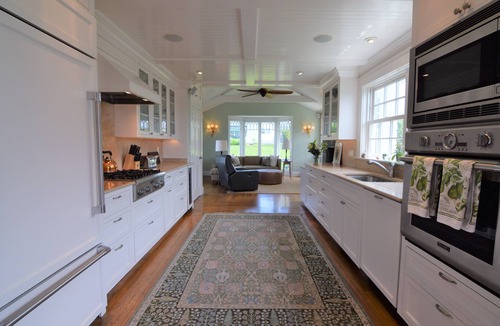 Easton's Point Cottage | Elegant beach cottage overlooking Easton's Beach within 2 miles to Newport, RI