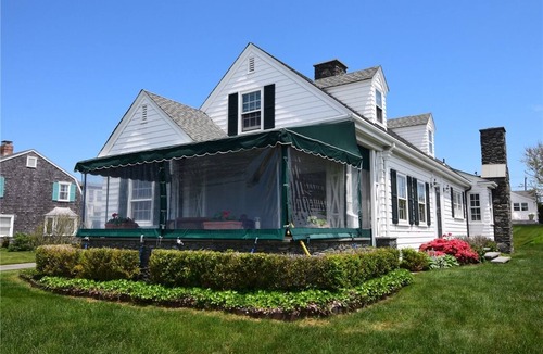 Easton's Point Cottage | Elegant beach cottage overlooking Easton's Beach within 2 miles to Newport, RI