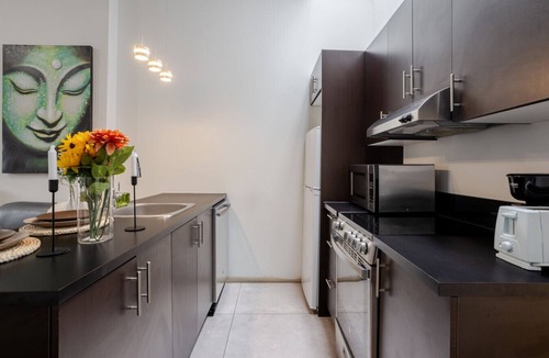 Downtown Montreal Apartment | Elegant Bishop Apartment – Downtown Gem