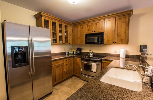 Mount Crested Butte Cabin | Elegant + Bright Suite | Fireplace & Pool Access