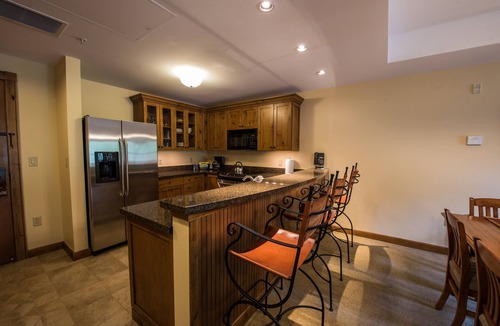Mount Crested Butte Cabin | Elegant + Bright Suite | Fireplace & Pool Access