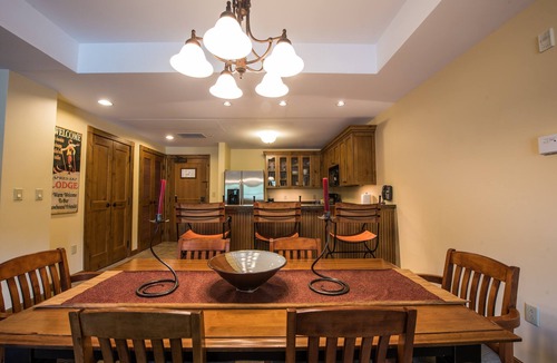 Mount Crested Butte Cabin | Elegant + Bright Suite | Fireplace & Pool Access