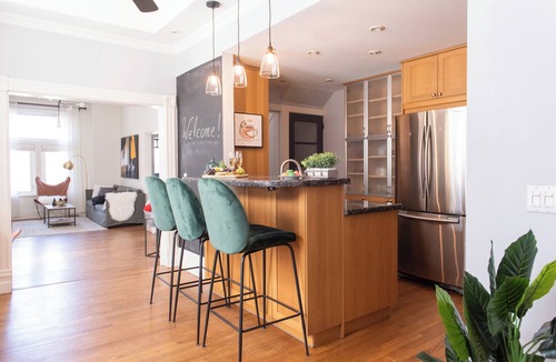 Fashion District House | Elegant Brownstone Bathurst/King streets