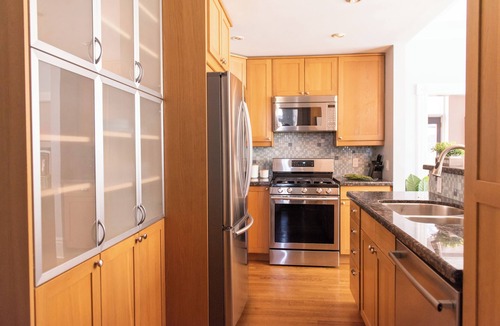 Fashion District House | Elegant Brownstone Bathurst/King streets