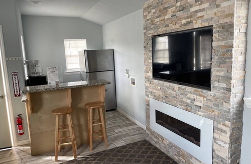 Brazoria Cabin | Elegant Cabin w/stone fireplace & custom walk-in shower