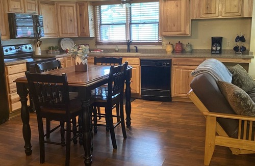 Lebanon House | Elegant Cammi’s Retreat in the perfect location