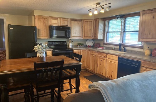 Lebanon House | Elegant Cammi’s Retreat in the perfect location