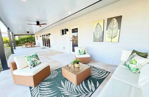 Jacarandas House | Elegant Cape Coral Retreat Sleeps 8