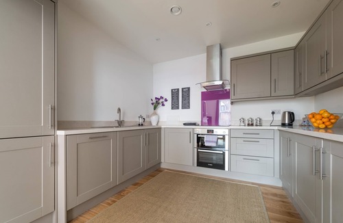 Henley Apartment | Elegant Central Henley Apartment