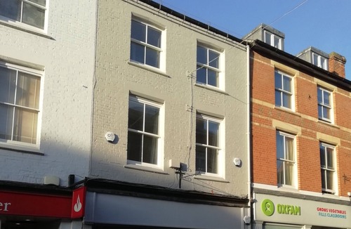 Henley Apartment | Elegant Central Henley Apartment