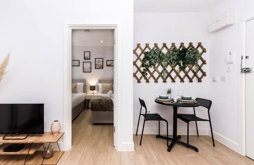 Aylesbury Apartment | Elegant Central★Private Parking★Leisure★Contractor