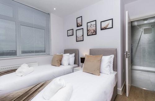 Aylesbury Apartment | Elegant Central★Private Parking★Leisure★Contractor