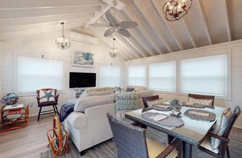 Brewster House | Elegant Coastal Cottage