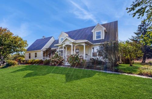 Rockport House | Elegant Coastal Retreat