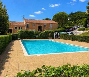 Saint-Laurent-du-Var Apartment | Elegant cocon avec piscine et parking prive