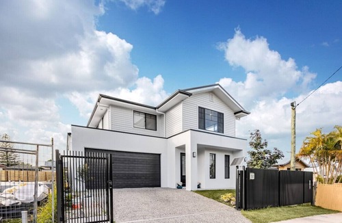 Upper Mount Gravatt House | Elegant & Convenient 4-Beds Villa w/easy access