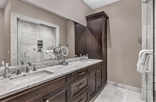 Wrigleyville Apartment | Elegant Condo-Steps from Wrigley Field, 32 Nights condo