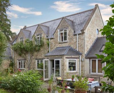 Lechlade Villa | Elegant Cotswold Retreat