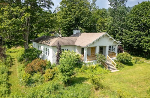 New Kingston House | Elegant Country Escape – Unique Home with Timeless Charm and Style