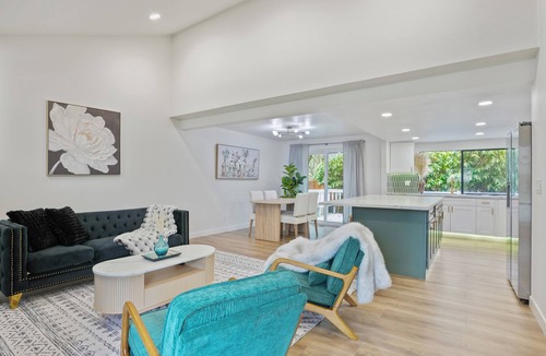 Federal Way House | Elegant - Cozy 4BR - Fireplace, A/C, Private Deck