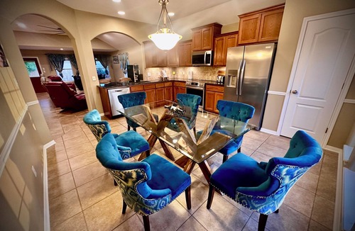 Victoria House | Elegant cozy cottage located in the heart of Victoria, Texas,