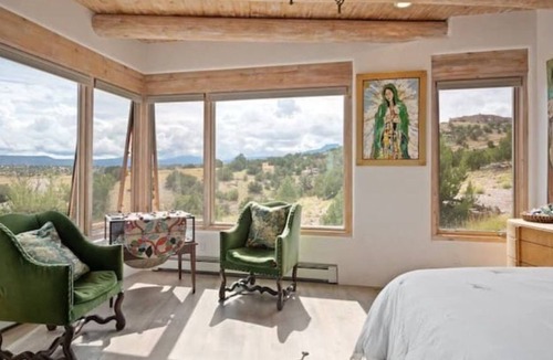 Youngsville Villa | Elegant, creative retreat overlooking Lake Abiquiu