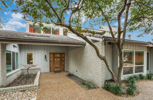 North Dallas House | Elegant Dallas Oasis: 5 minutes to Northpark Center & Southern Methodist University