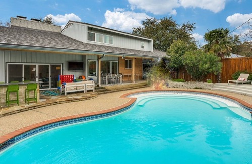 North Dallas House | Elegant Dallas Oasis: 5 minutes to Northpark Center & Southern Methodist University